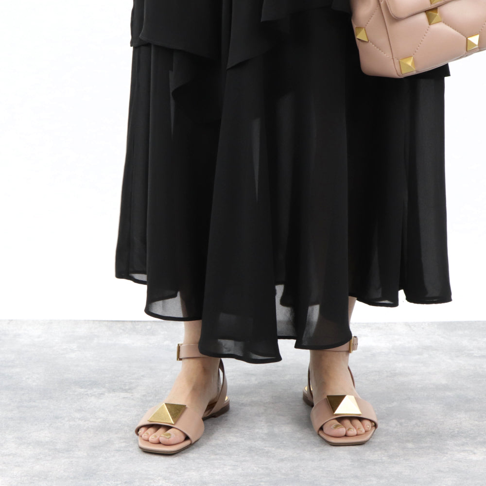 ヴァレンティノ フラットサンダル ワンスタッズ ストラップ