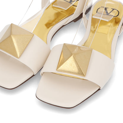 ヴァレンティノ フラットサンダル ワンスタッズ ストラップ