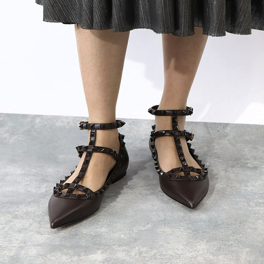 ヴァレンティノ VALENTINO シューズ パンプス レディース ダークブラウン レザー フラットシューズ ロックスタッズ ポインテッドトゥ ヒールなし 2W0S0376VB8
