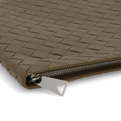 ボッテガ ヴェネタ BOTTEGA VENETA バッグ クラッチバッグ メンズ Intrecciato Half Zipped Pouch カーキ カーフスキン イントレチャート ハーフジップポーチ コントラストカラー 607479 VCPQ3