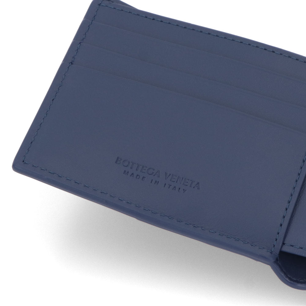 ボッテガ ヴェネタ BOTTEGA VENETA 財布 二つ折り財布 メンズ Cassette Bi Fold Wallet ネイビー ブルー カーフスキン マキシイントレチャート ロゴ シンプル 小銭入れなし 743004 VBWD2