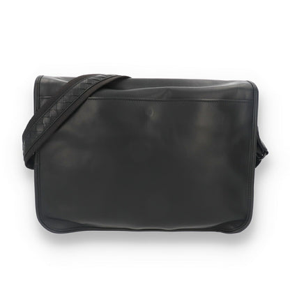ボッテガ ヴェネタ BOTTEGA VENETA バッグ ショルダーバッグ 534435 VQ12A1000 イントレチャート メンズ ブラック A4対応 横型 メッセンジャーバッグ