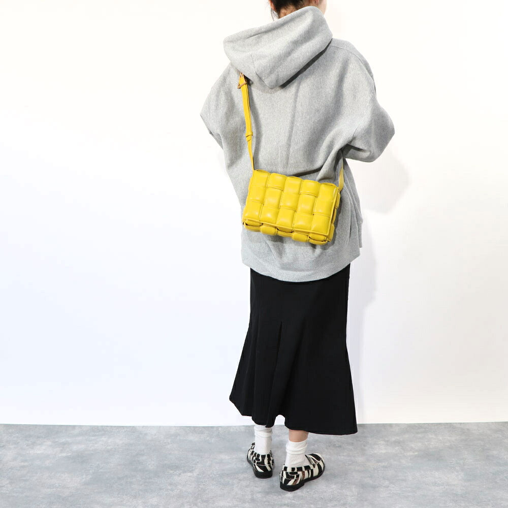 BOTTEGA VENETA パデッド カセット ショルダーバッグ