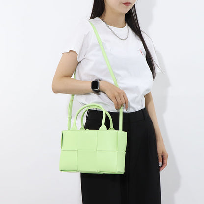 ボッテガ ヴェネタ BOTTEGA VENETA バッグ トートバッグ レディース ARCO TOTE ライトグリーン ラムスキン ミニトートバッグ マキシイントレチャート 型押しロゴ エンボスロゴ ショルダーバッグ ２WAY 709337 VCQC2