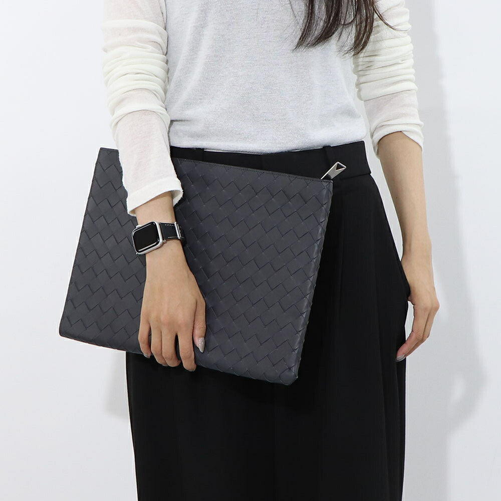 ボッテガ ヴェネタ BOTTEGA VENETA バッグ クラッチバッグ メンズ Intrecciato Half Zipped Pouch ブラック グリーン カーフスキン イントレチャート ハーフジップポーチ コントラストカラー 607479 VCPQ5