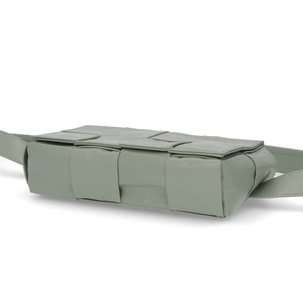 BOTTEGA VENETA ボディバッグ CASSETTE カセット