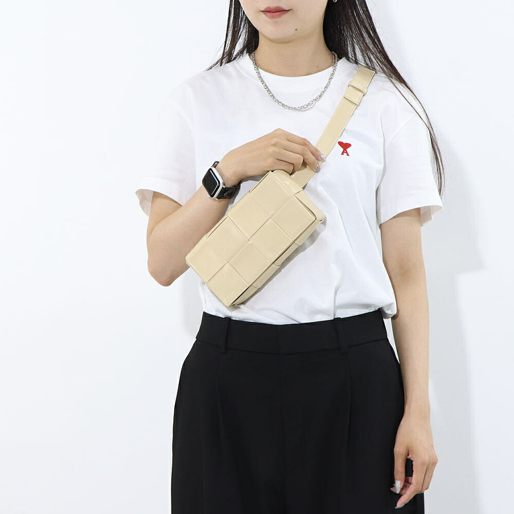BOTTEGA VENETA ボディバッグ CASSETTE カセット