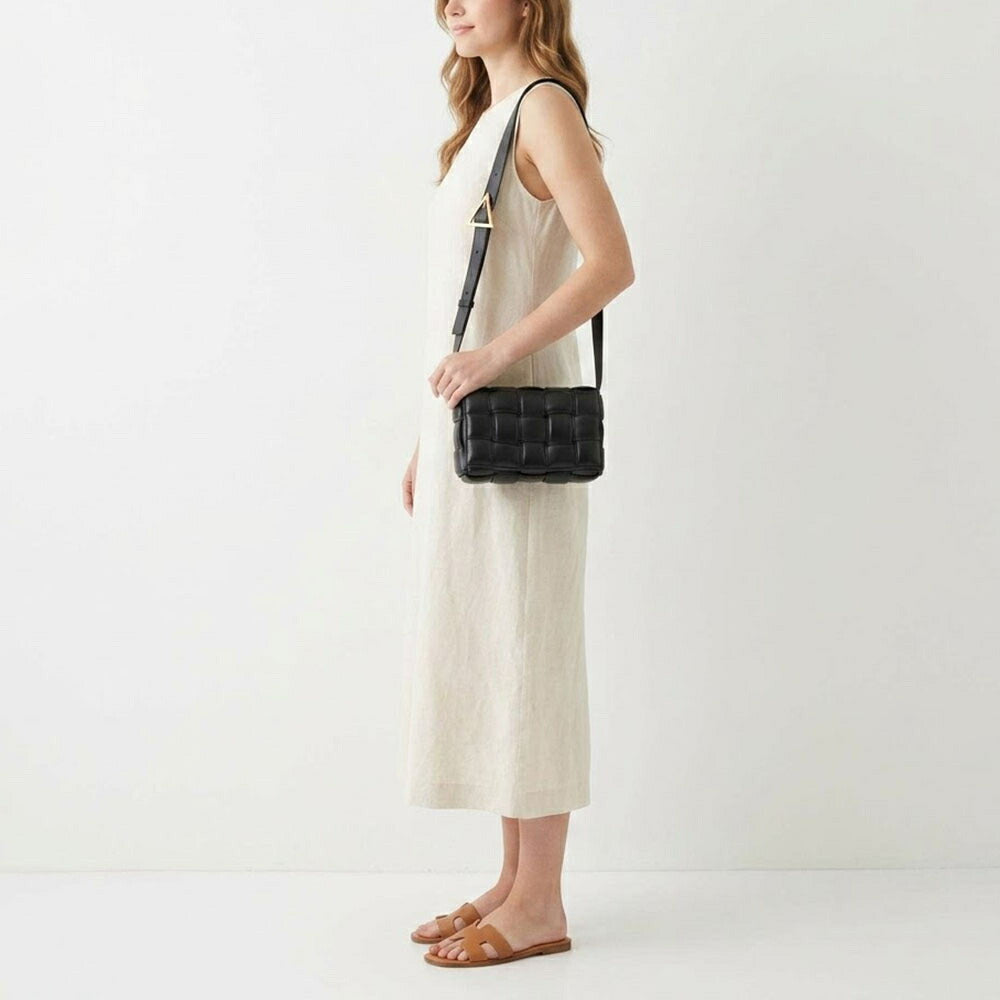BOTTEGA VENETA ショルダーバッグ ブラック マキシイントレチャート カセット 717506 VCQR1