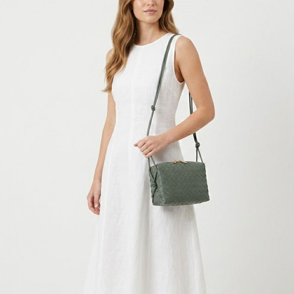 BOTTEGA VENETA ショルダーバッグ ダークグリーン マキシイントレチャート カセット 723548 V1G11
