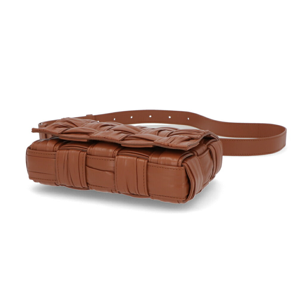 BOTTEGA VENETA ショルダーバッグ ブラウン カーフスキン マキシイントレチャート カセット  イントレチャートレザー 736253 V2FY1