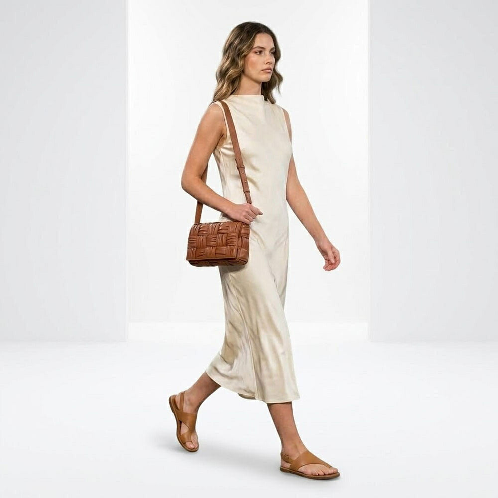 BOTTEGA VENETA ショルダーバッグ ブラウン カーフスキン マキシイントレチャート カセット  イントレチャートレザー 736253 V2FY1