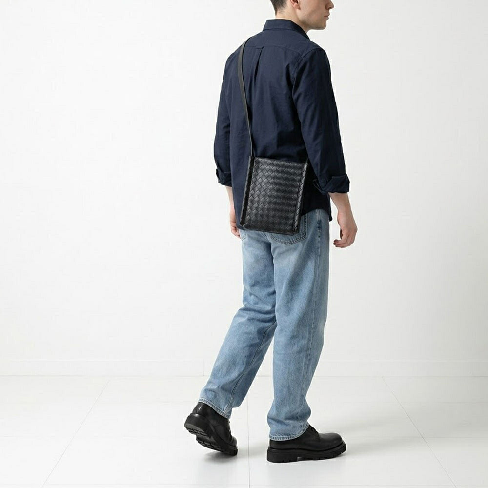 BOTTEGA VENETA ショルダーバッグ ブラック マキシイントレチャート カセット 776504 V2HL1