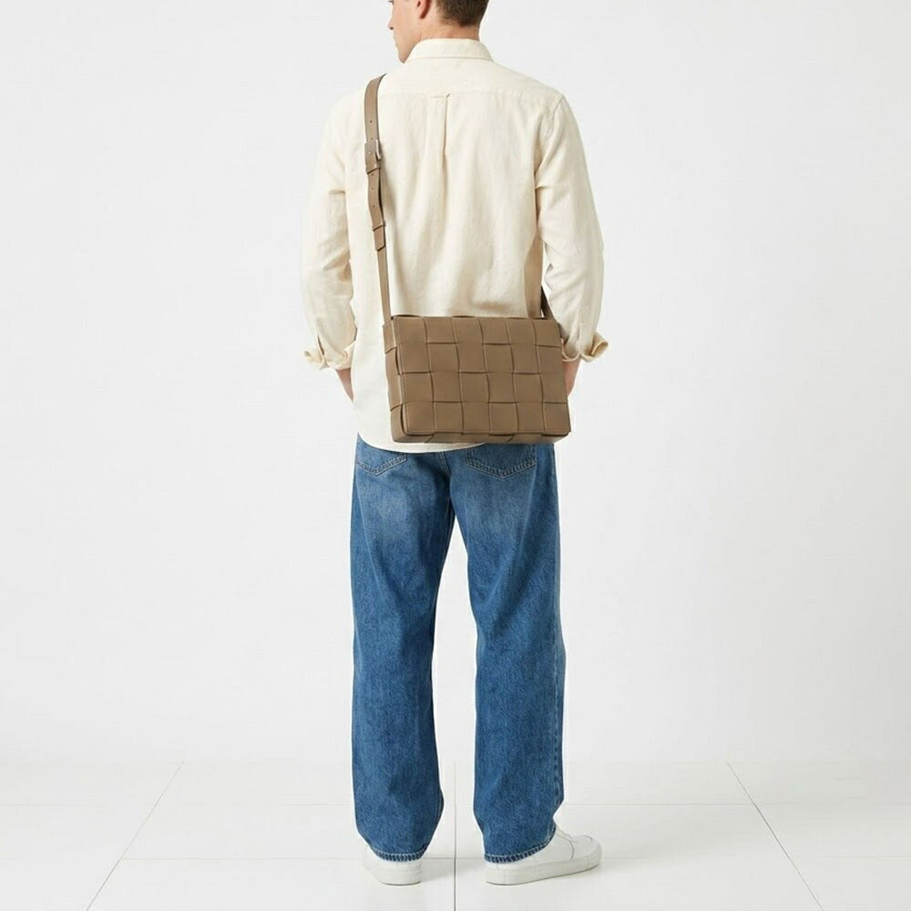 BOTTEGA VENETA ショルダーバッグ ブラウン マキシイントレチャート グ カセット 778320 VB1K0
