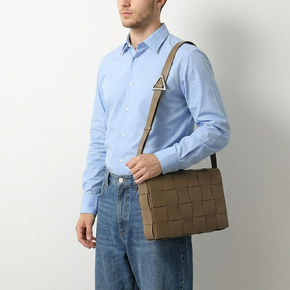 BOTTEGA VENETA ショルダーバッグ ブラウン マキシイントレチャート グ カセット 778320 VB1K0
