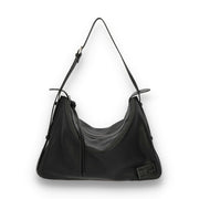 FENDI フェンディ ユニセックス バッグ ショルダーバッグ シンプリー フェンディ ブラック カーフレザー ラージ 大容量 8BR831