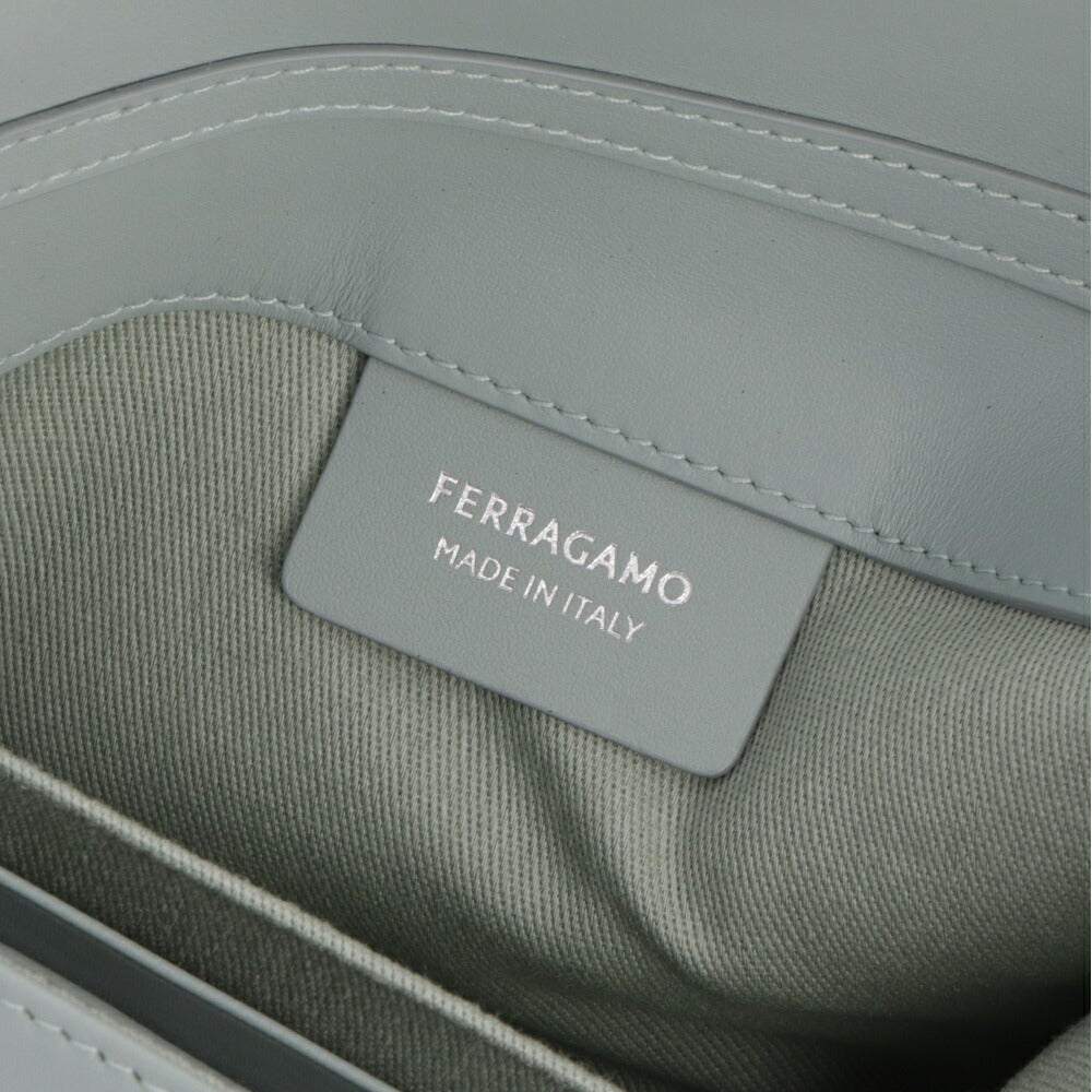 FERRAGAMO ショルダーバッグ ライトブルー ミニバッグ チェーンストラップ 218340 0769776