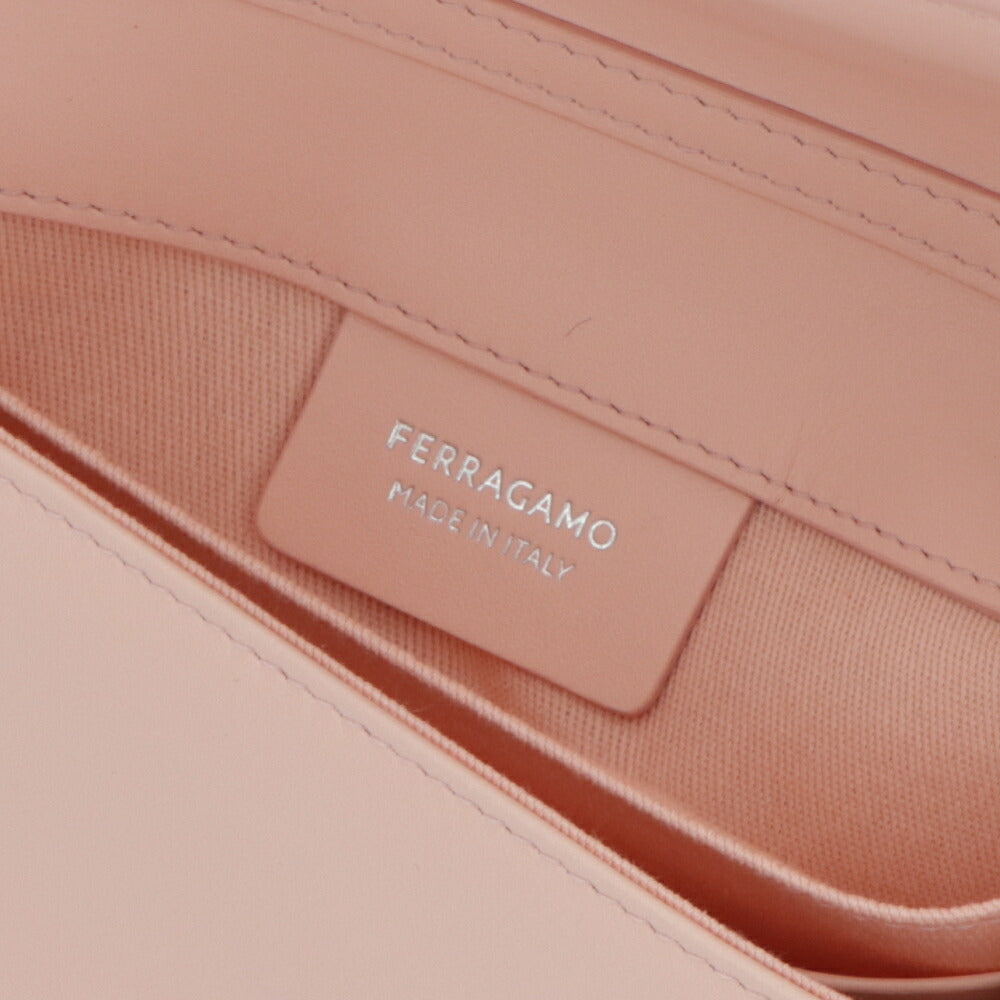 FERRAGAMO ショルダーバッグ  ピンク チェーンバッグ クラッチバッグ 218340 769777