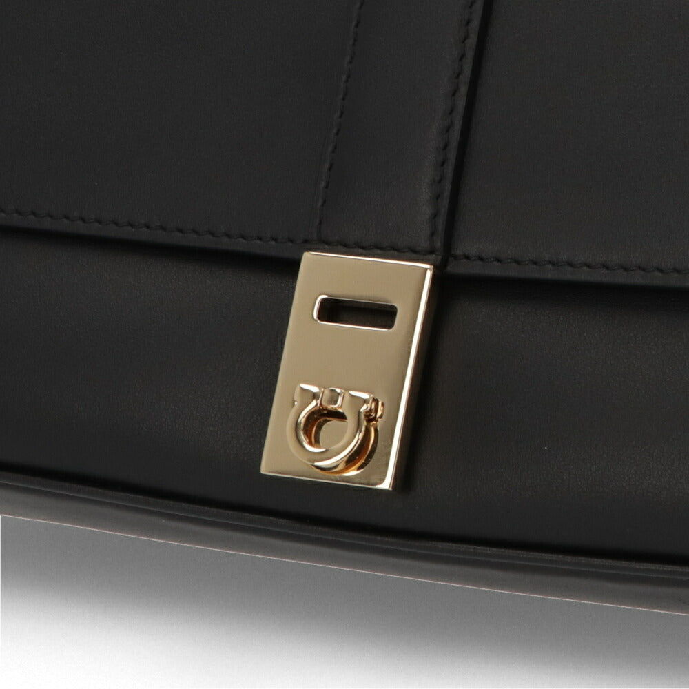 FERRAGAMO ショルダーバッグ  ブラック チェーンバッグ クラッチバッグ 218340 769779