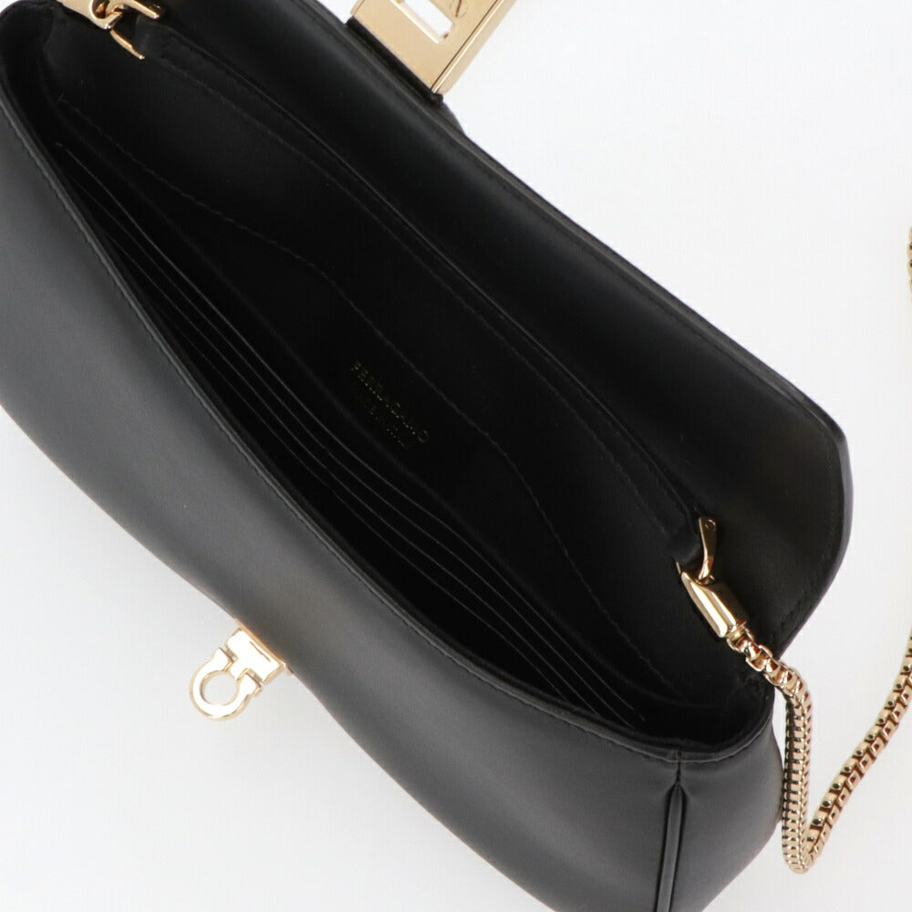 FERRAGAMO ショルダーバッグ  ブラック チェーンバッグ クラッチバッグ 218340 769779