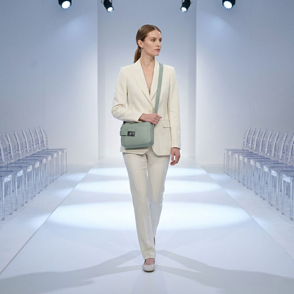 FERRAGAMO フェラガモ  ショルダーバッグ ミントグリーン カメラバッグ ミニバッグ クロスボディバッグ 216292 769551