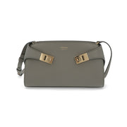 FERRAGAMO ショルダーバッグ アッシュグレー 218964 775283