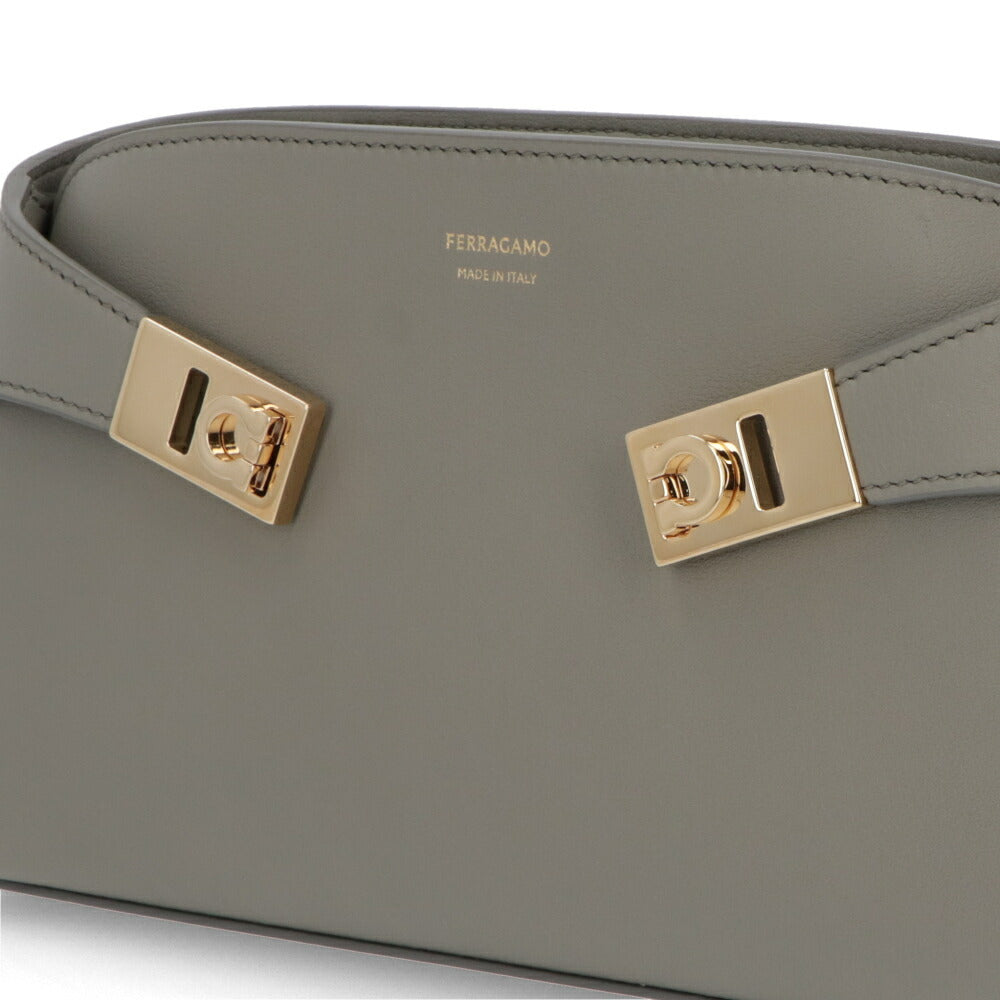 FERRAGAMO ショルダーバッグ アッシュグレー 218964 775283