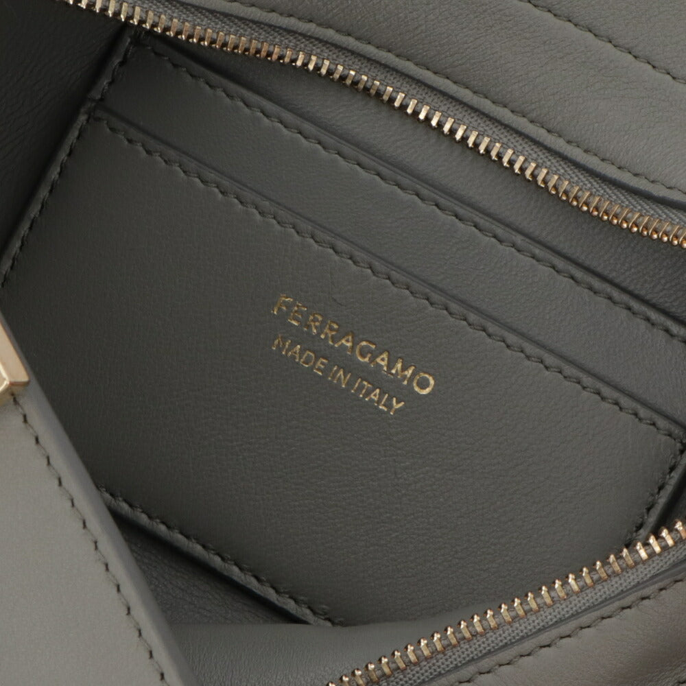 FERRAGAMO ショルダーバッグ アッシュグレー 218964 775283