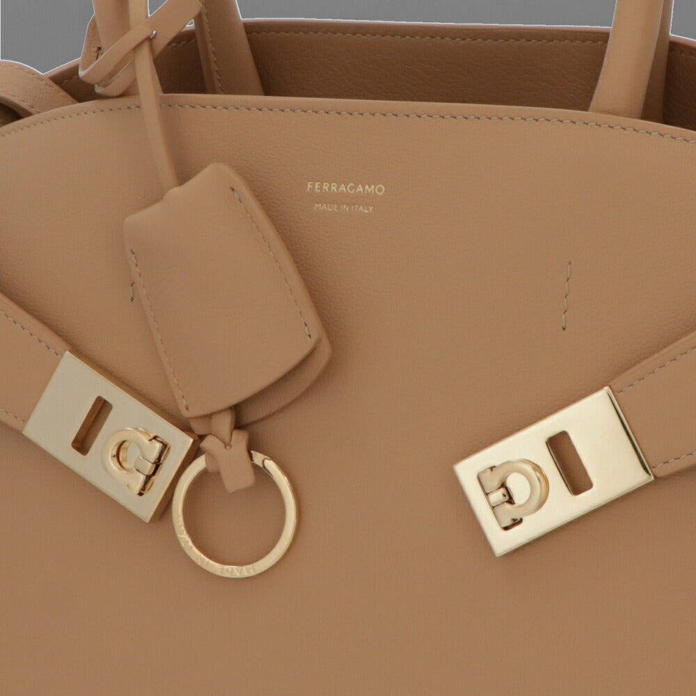 FERRAGAMO ハンドバッグ キャメル HUG 215608 769115