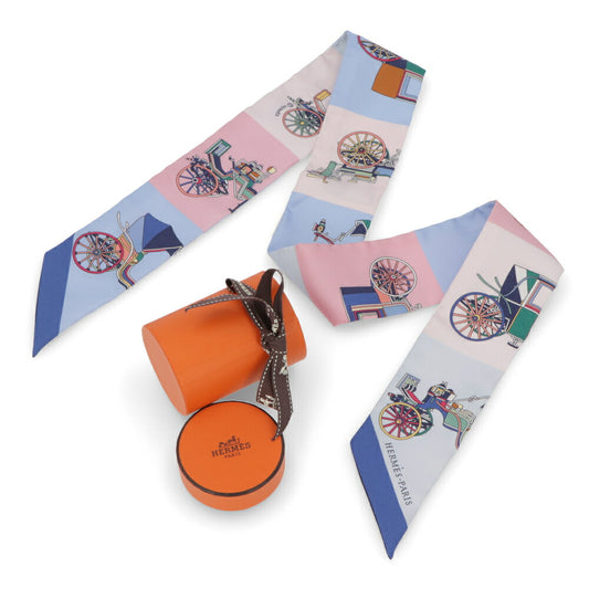 エルメス HERMES マフラー・ストール・スカーフ ツイリー レディース ブルー ピンク グリーン ブルー ローズ ヴェール シルク VOITURES EXQUISES 精巧な馬車