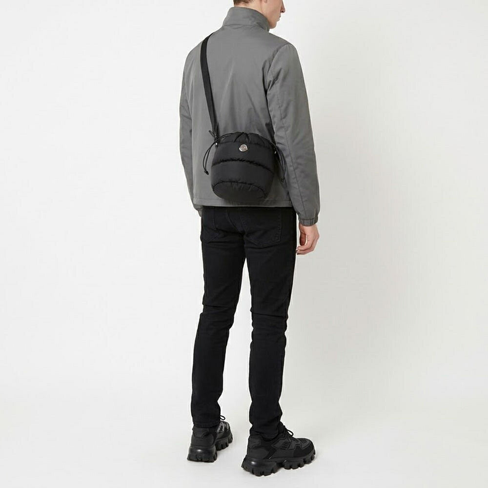 MONCLER モンクレール レディース バッグ ショルダーバッグ Caradoc ブラック 巾着バッグ パディング 5I00002 M6275