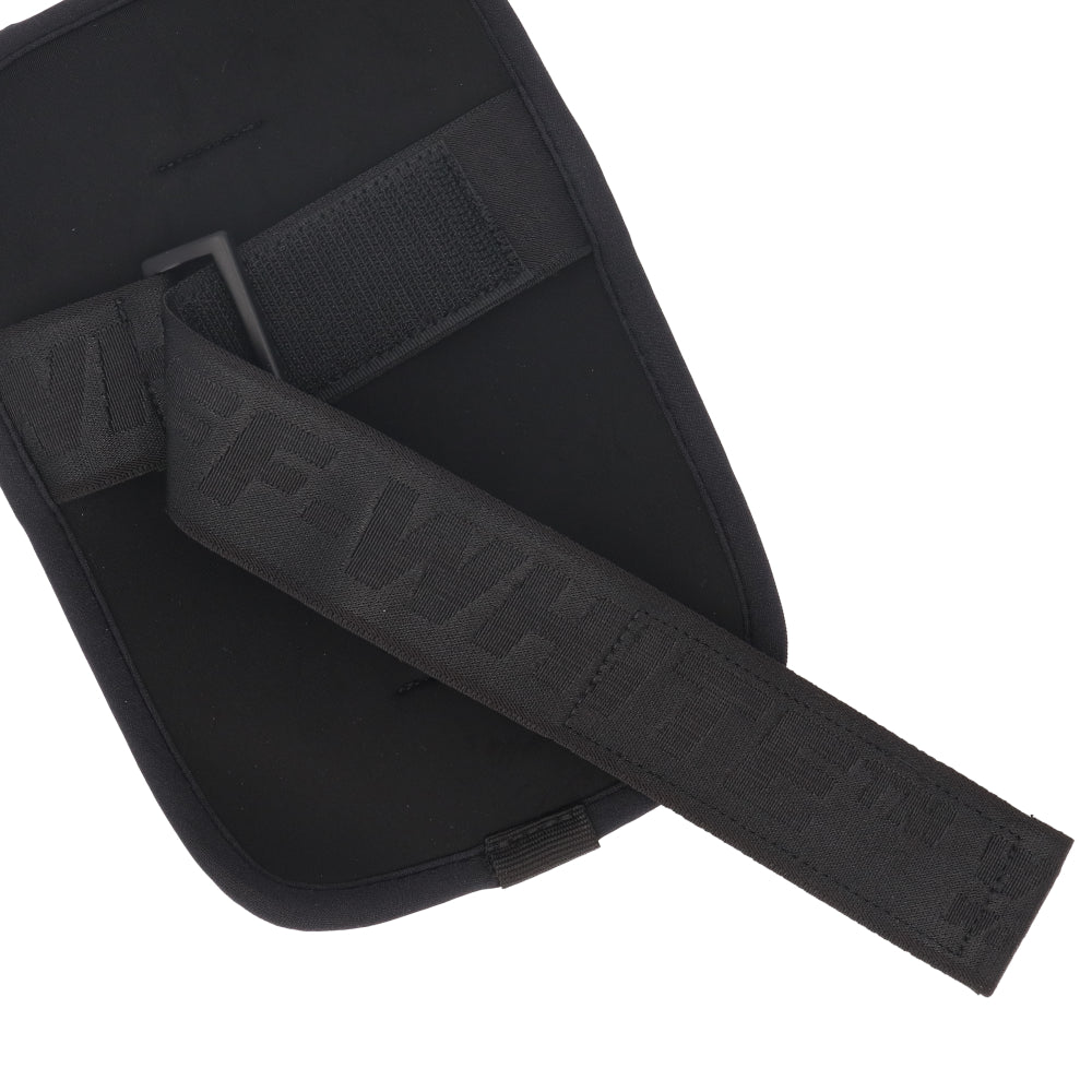 オフホワイト OMVM001R20G96001 1000 アームポーチ