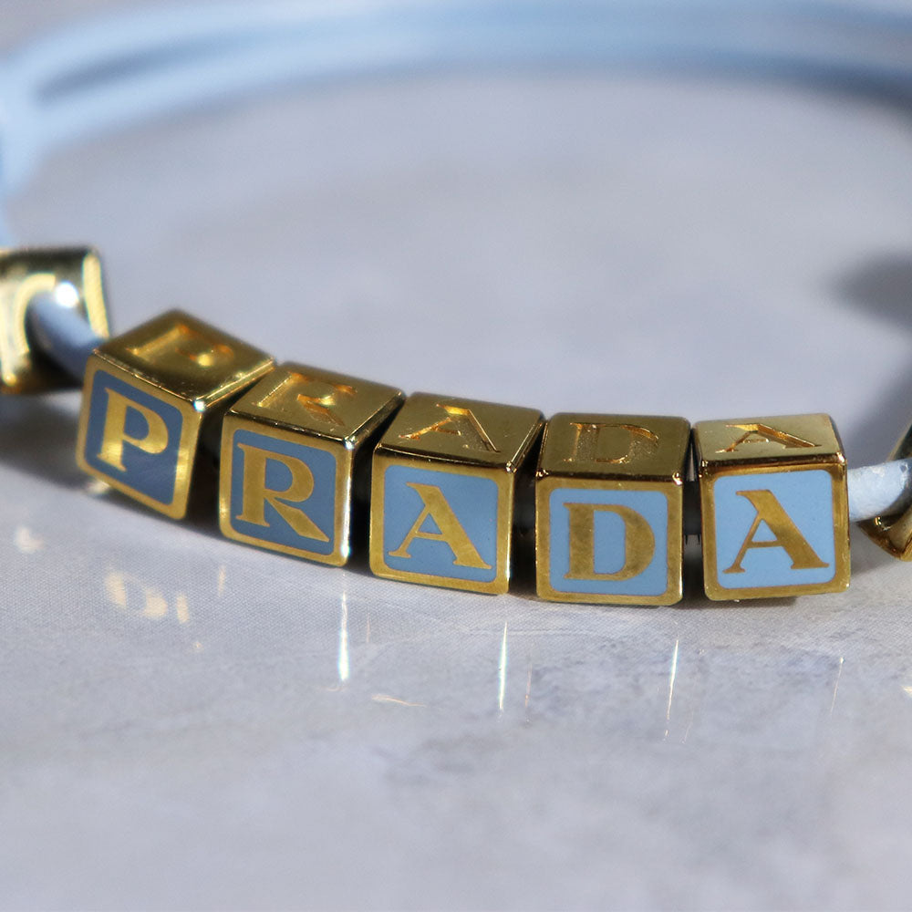 PRADA ブレスレット ブラック ホワイト ライトブルー ライトピンク ロゴ エナメルメタル 1IB522 038
