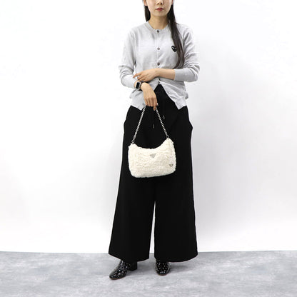 プラダ PRADA バッグ ショルダーバッグ レディース ホワイト ウール カシミヤ ロゴ 2Way ハンドバッグ ボア ファー チェーン