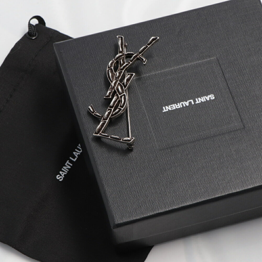 SAINT LAURENT ブローチ OPYUM Y1500 カサンドラロゴ