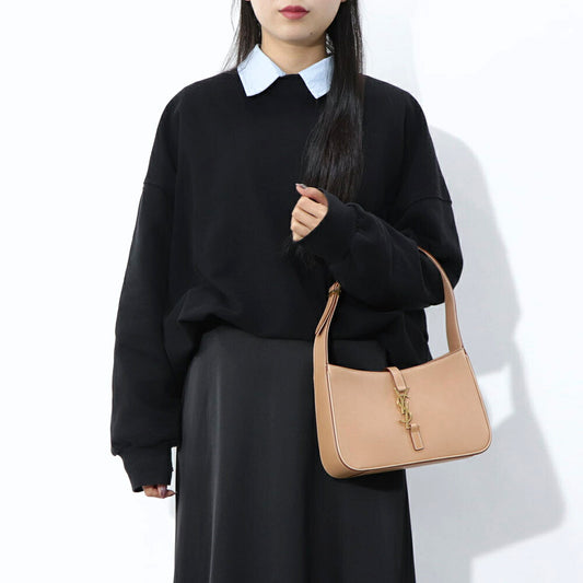 サンローラン SAINT LAURENT バッグ ハンドバッグ レディース サンカセット ベージュ系 カーフ レザー ホーボーバッグ スムーススキン 鞄 カサンドラロゴ 肩掛け 657228 BWR6W