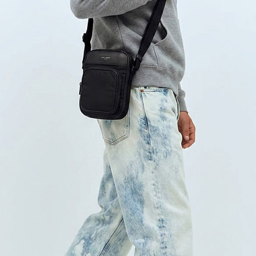 SAINT LAURENT バッグ ショルダーバッグ メンズ  ブラック ポリアミド レザー PHONE POUCH CITY 79661 AADBA