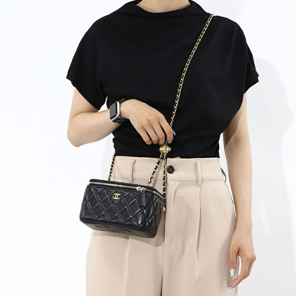 CHANEL バニティケース マトラッセ ブラック ラムスキン